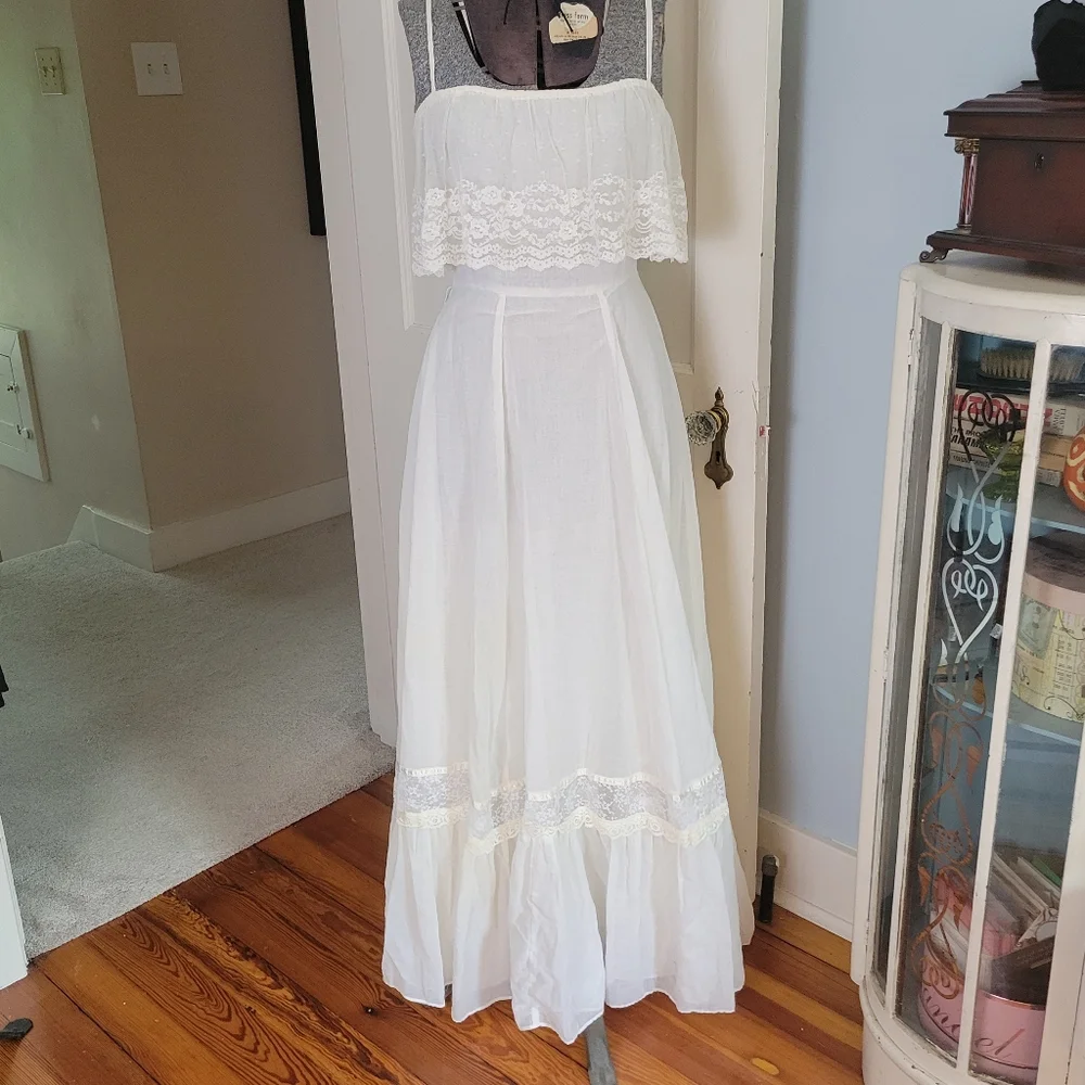 Stunning Roberta White Maxi - Picture 2 of 15